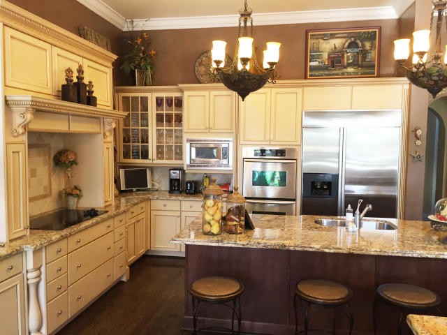 gourmet kitchen