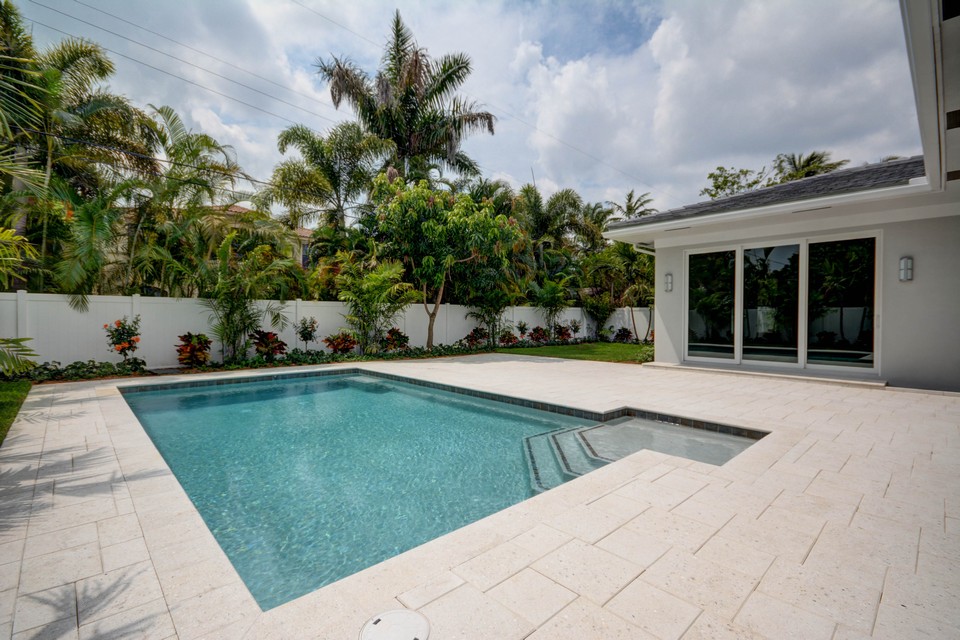 oversized patio & pool area