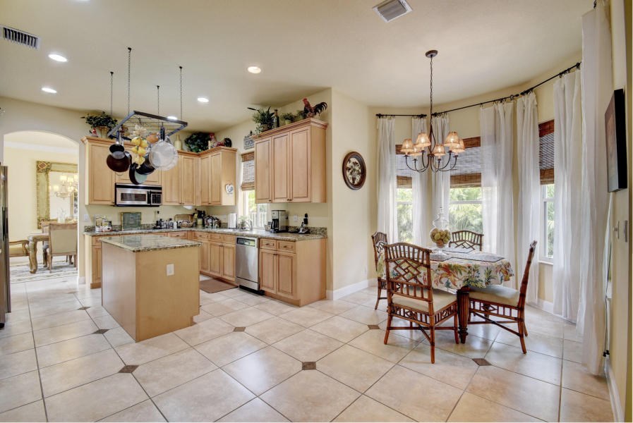 kitchen + breakfast area