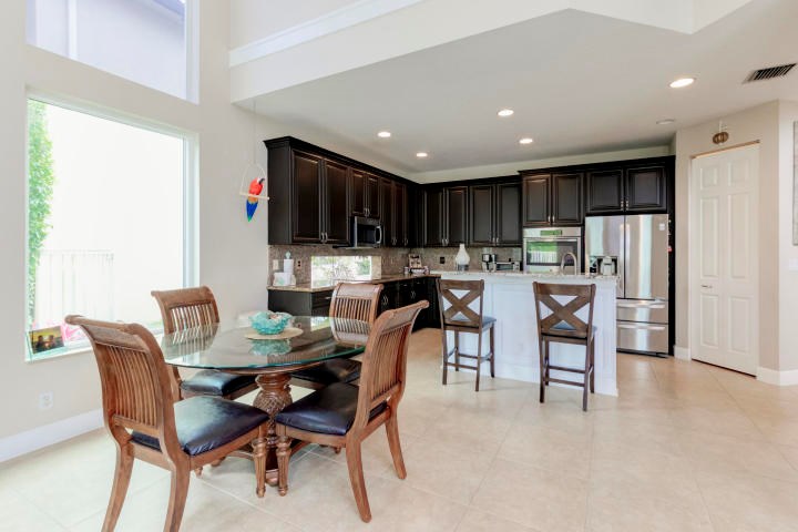kitchen / breakfast area