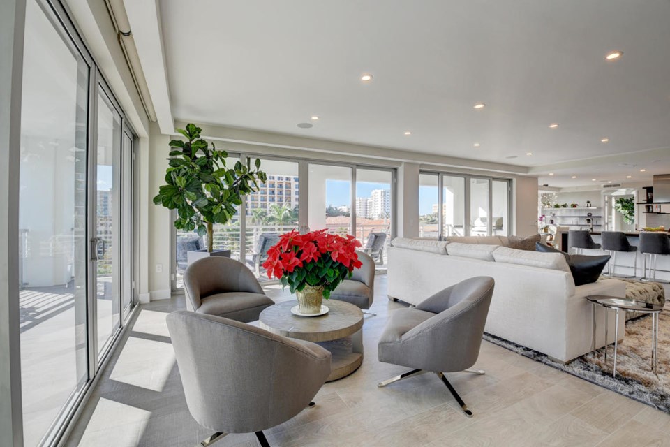 sitting area off great room