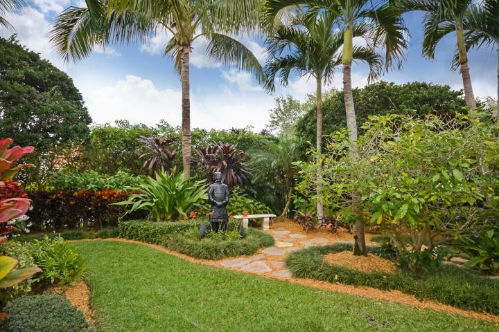 private side garden