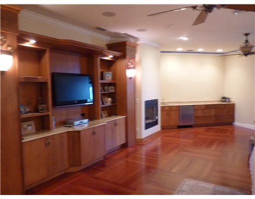 master bedroom sitting area and breakfast bar