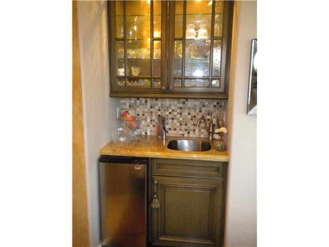 breakfast bar in master bedroom