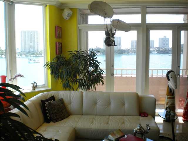 family room/2nd bedroom