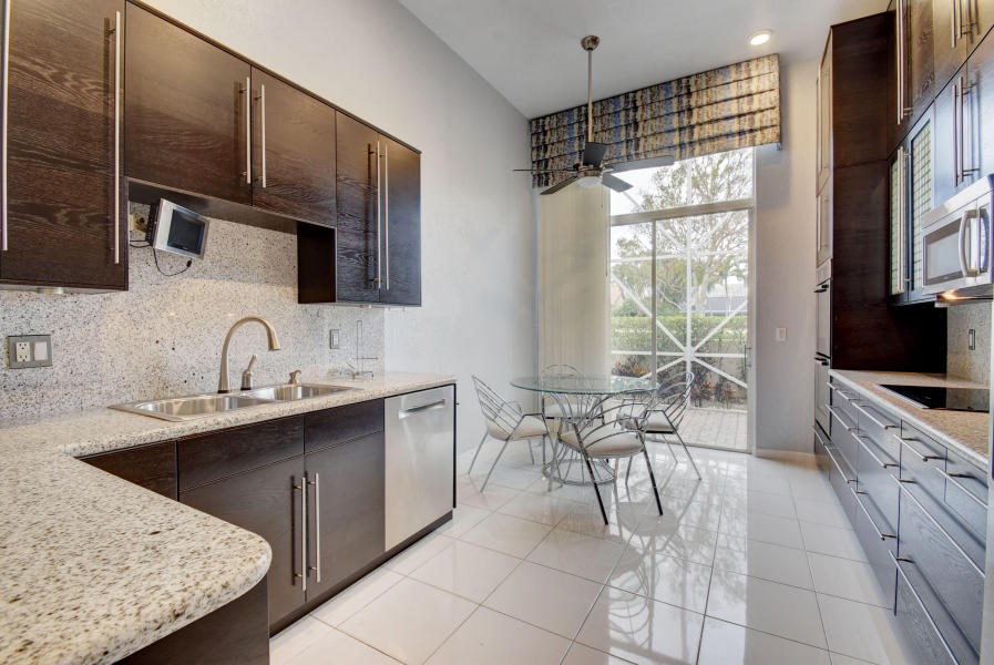 eat-in  kitchen