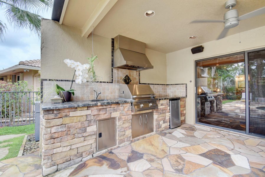 summer kitchen