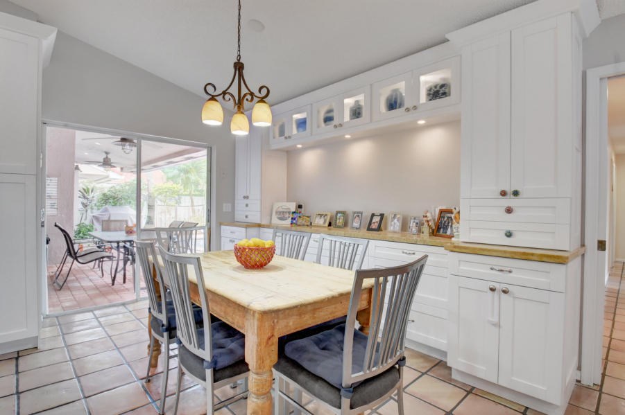breakfast area
